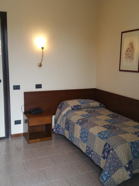 Hotel 5 Vie Almenno San Salvatore Chambre photo