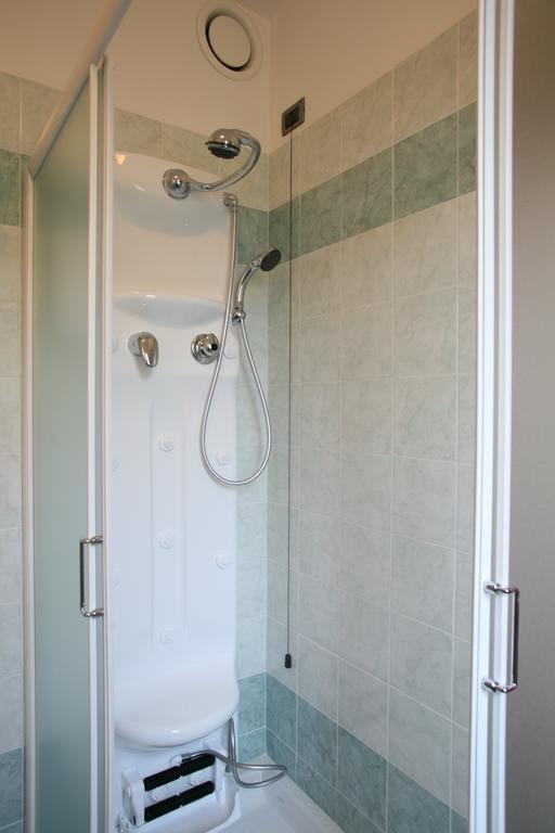 Hotel 5 Vie Almenno San Salvatore Chambre photo