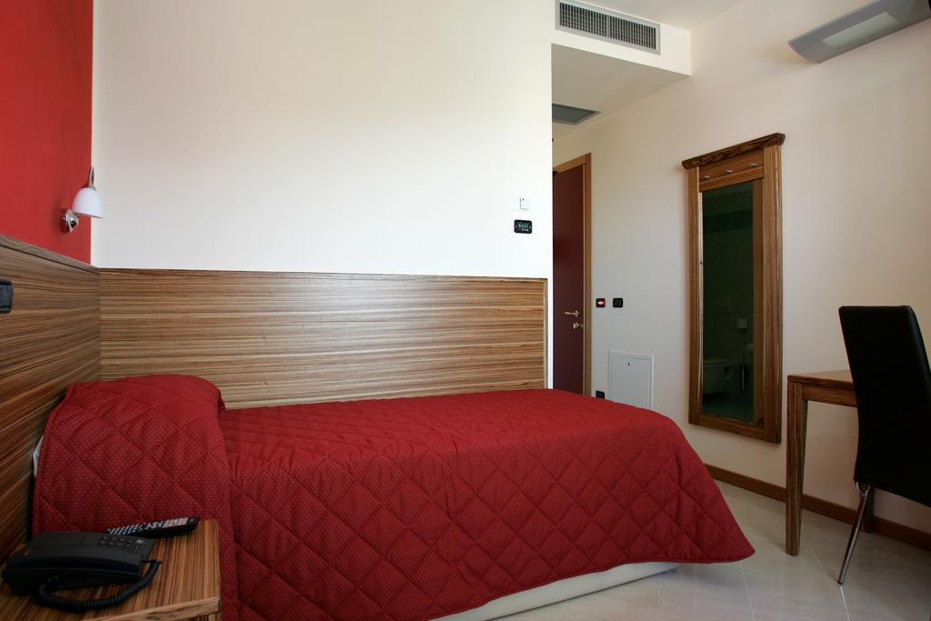 Hotel 5 Vie Almenno San Salvatore Chambre photo